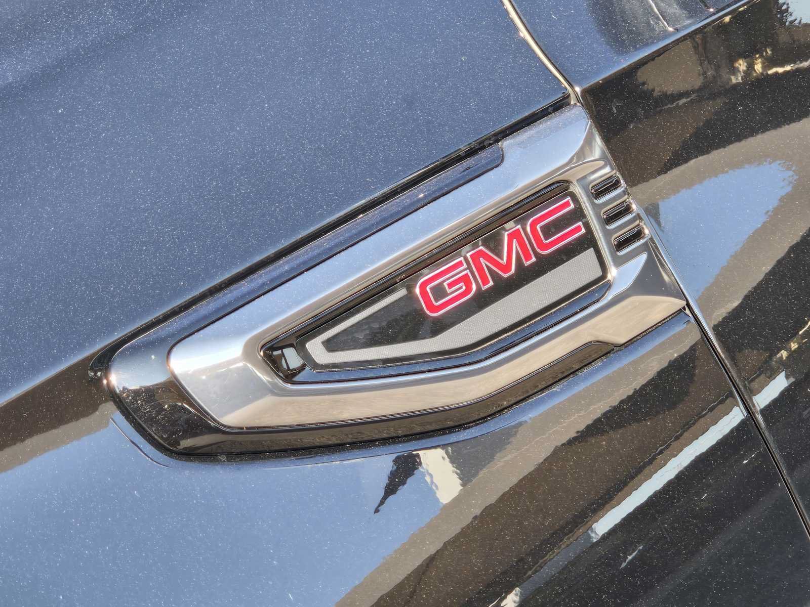 Certified 2025 GMC Yukon XL AT4 w/ AT4 Premium Package AWD/4WD image 11