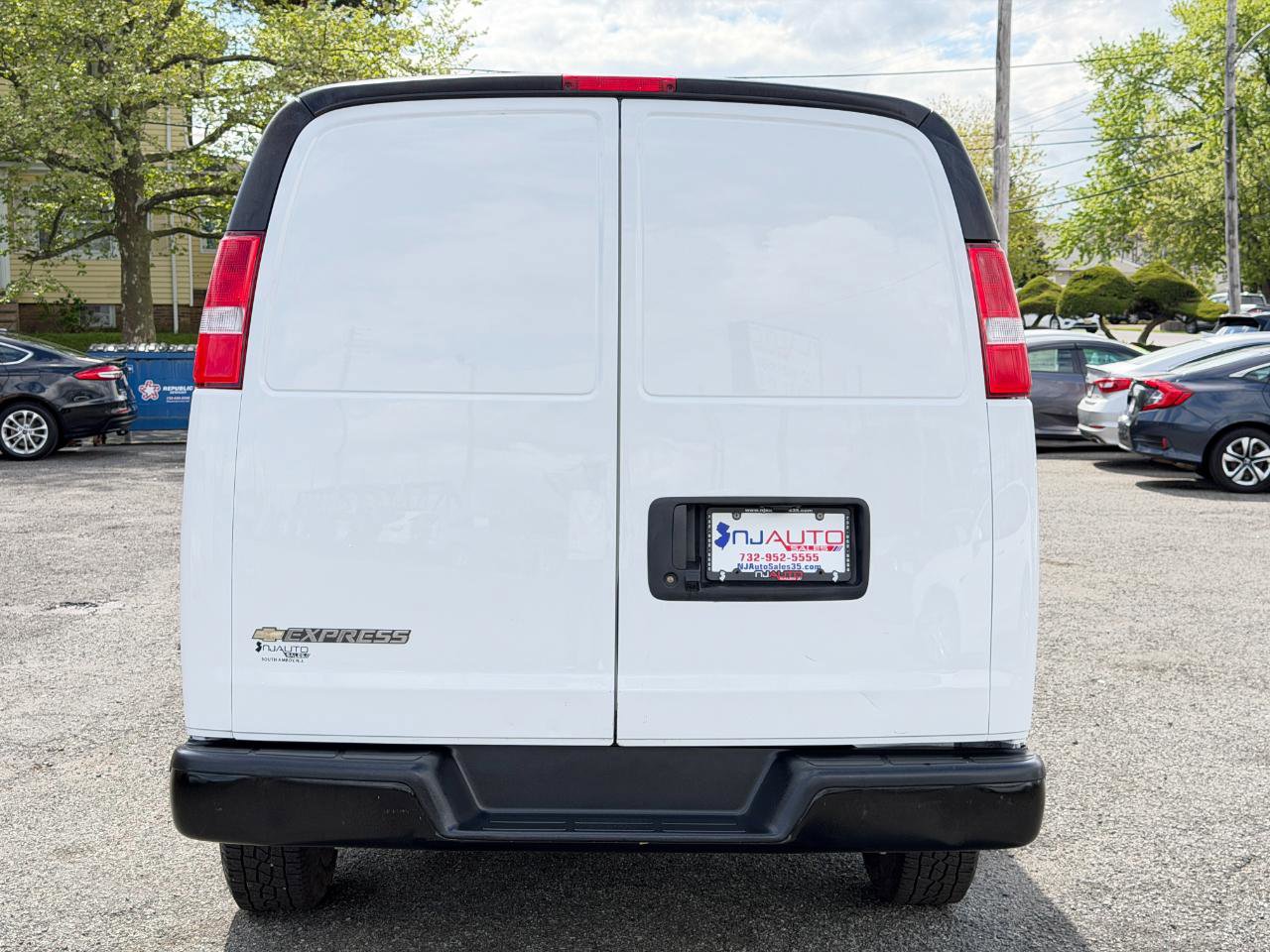 Used 2025 Chevrolet Express 2500 Extended w/ Driver Convenience Package RWD image 4