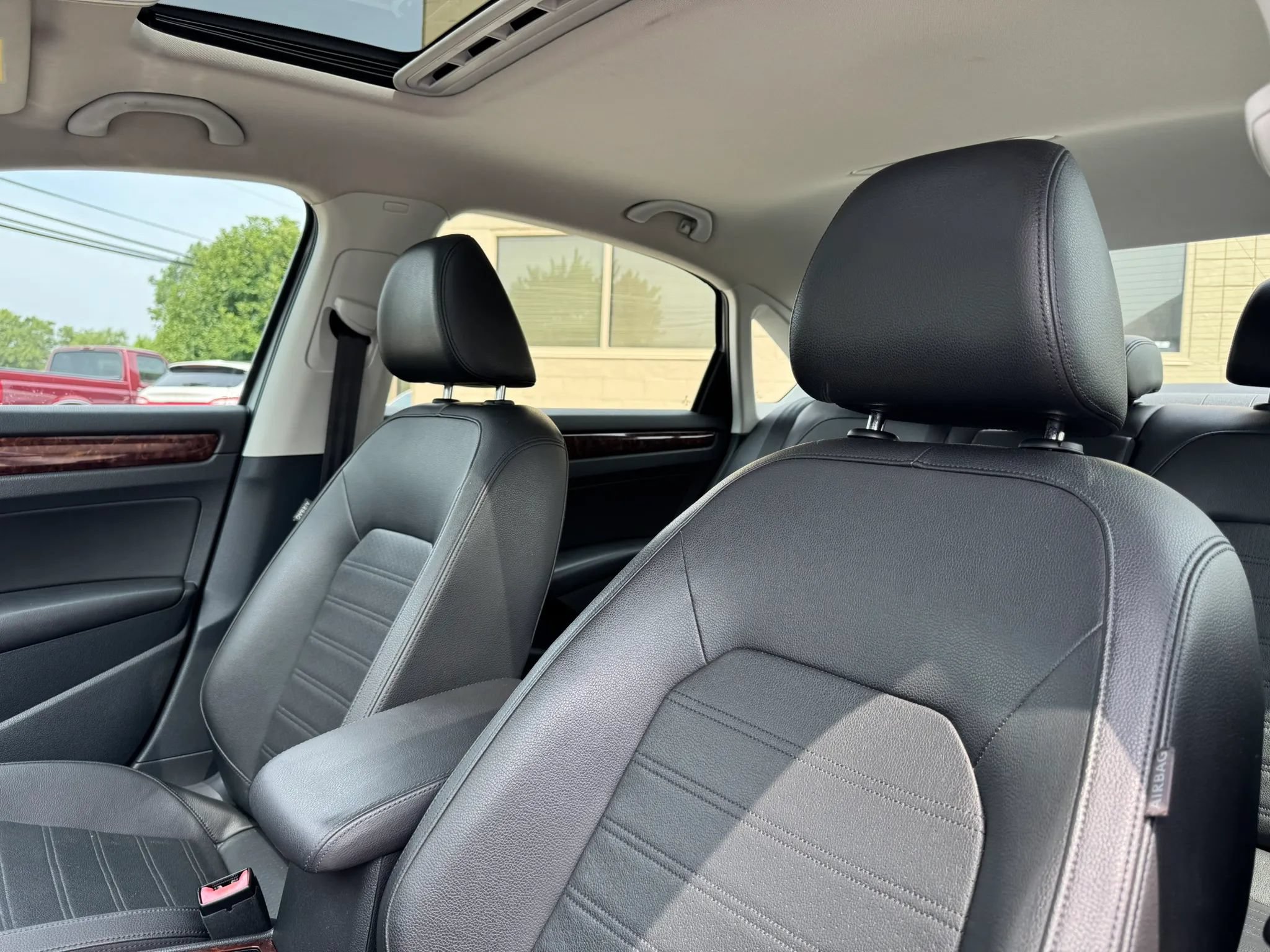 Used 2012 Volkswagen Passat 2.5 SEL Premium FWD image 22