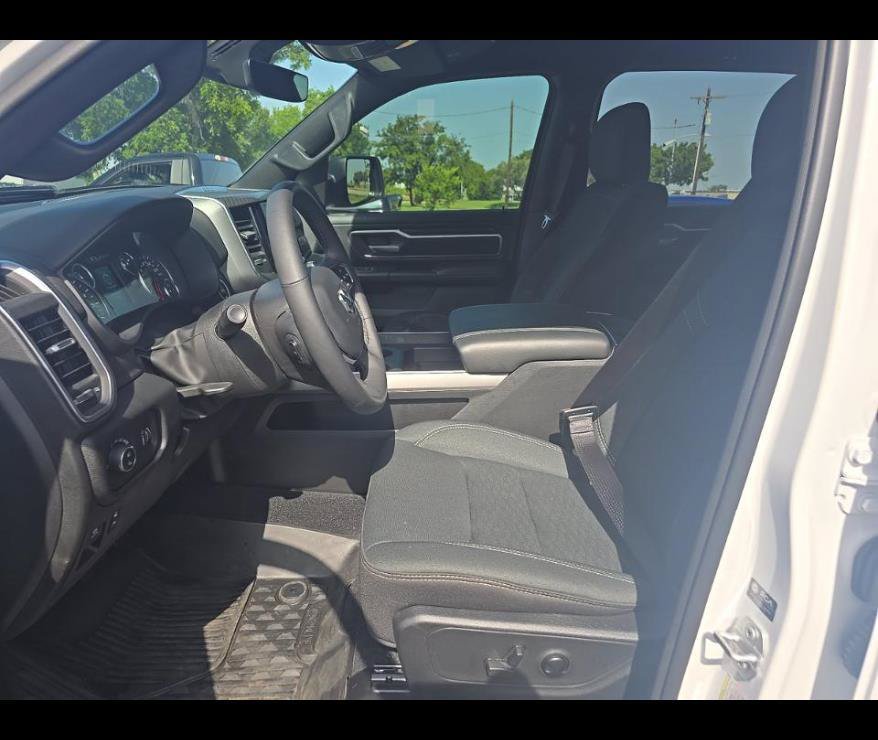 Used 2025 RAM 1500 Big Horn AWD/4WD image 3