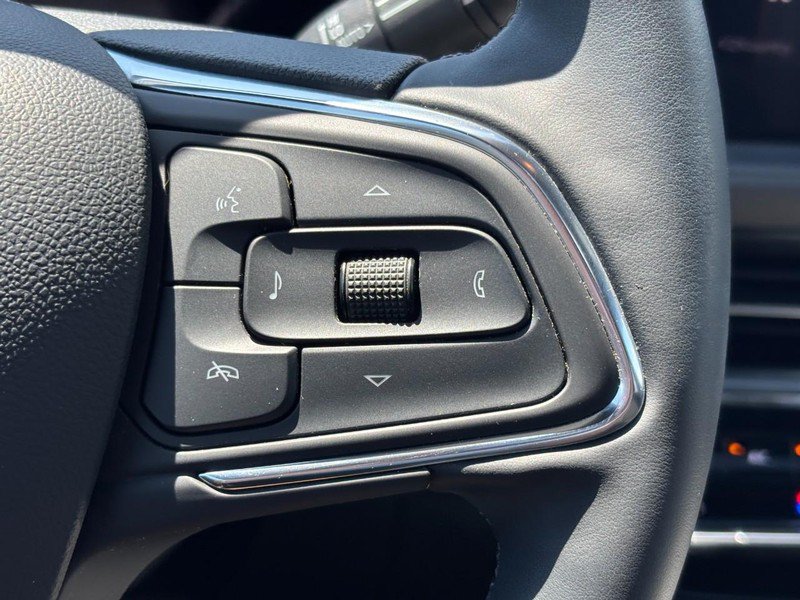 Certified 2025 Buick Envista Avenir FWD image 19