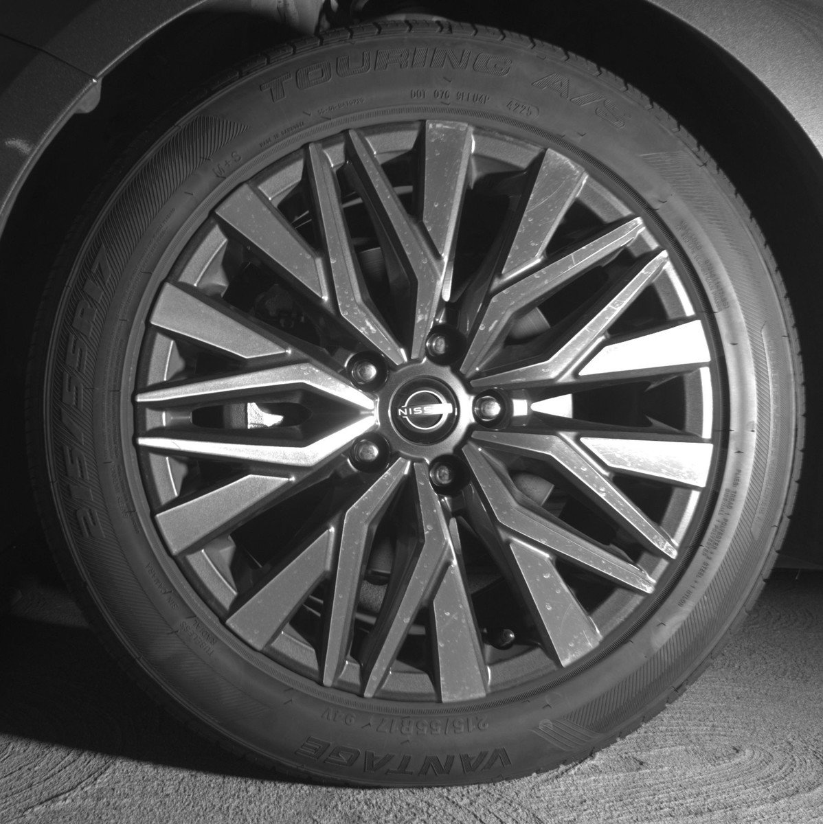 Used 2025 Nissan Altima 2.5 SV FWD image 12