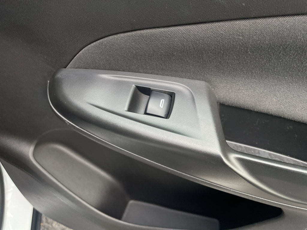 Used 2022 Chevrolet Bolt EUV LT FWD image 55