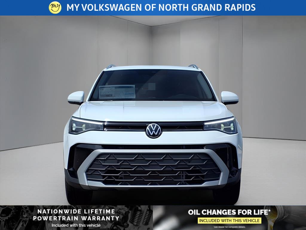 New 2025 Volkswagen Taos SE image 2