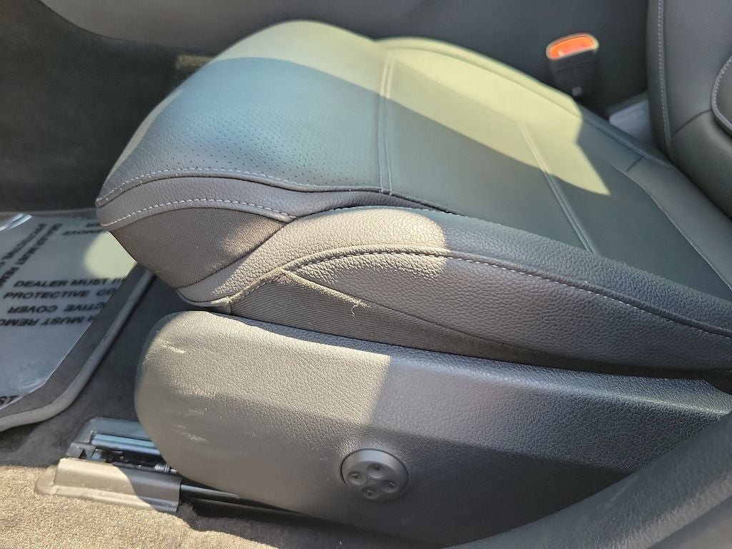 Used 2025 Mercedes-Benz C 300 Sedan w/ Winter Package image 12
