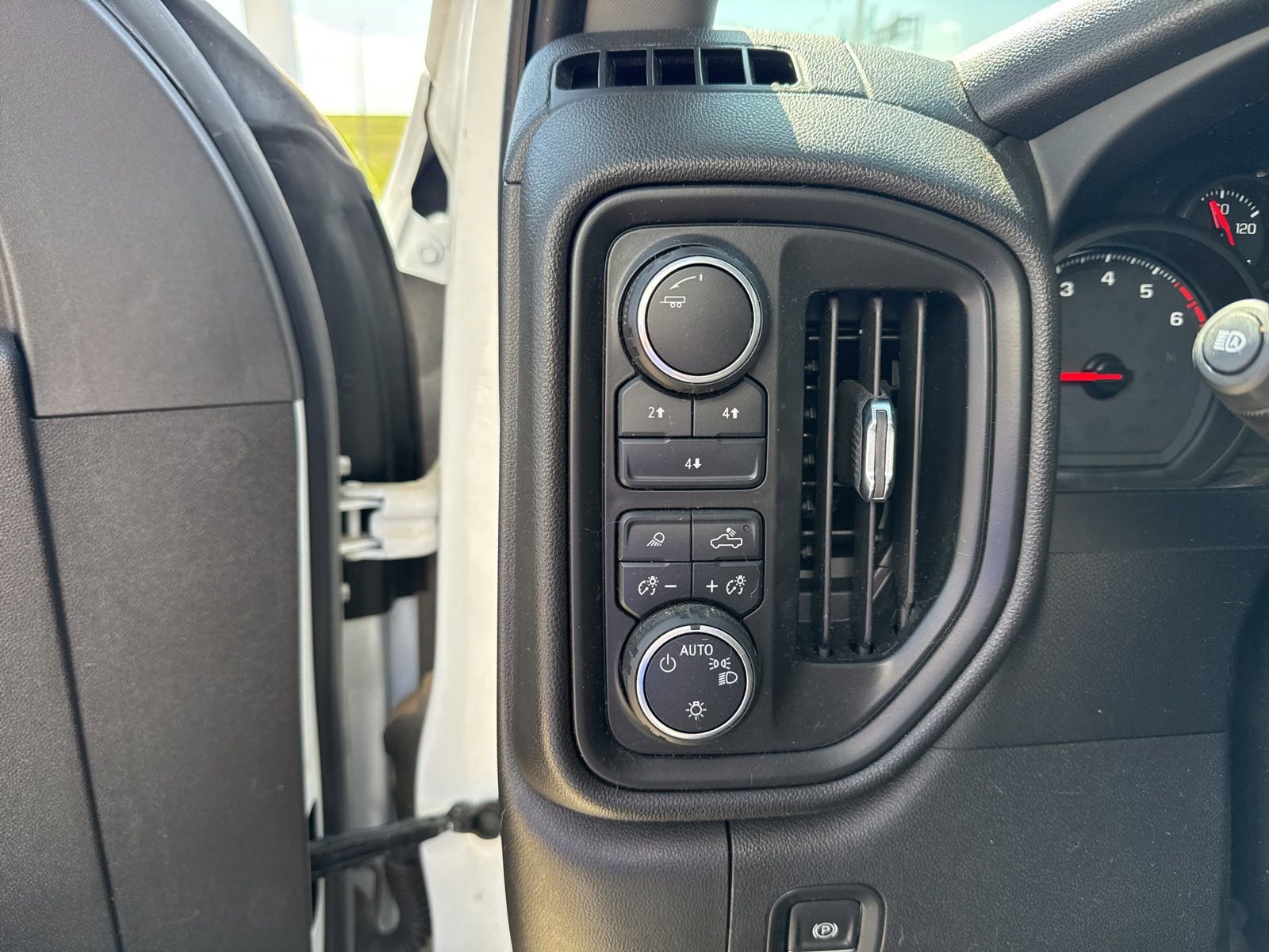 Used 2024 Chevrolet Silverado 2500 Custom w/ Custom Value Package AWD/4WD image 14