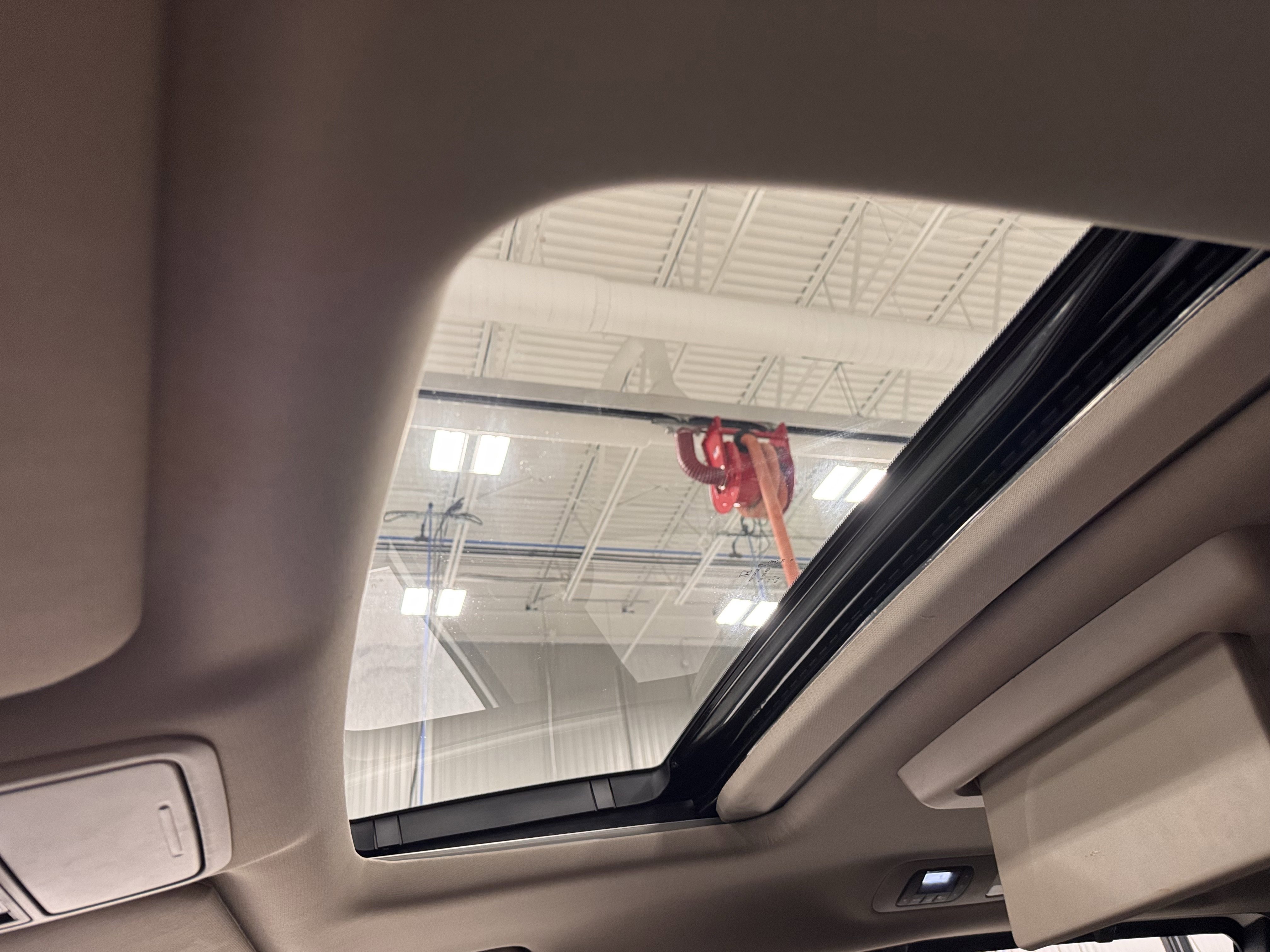 Used 2018 Honda Odyssey Elite image 16