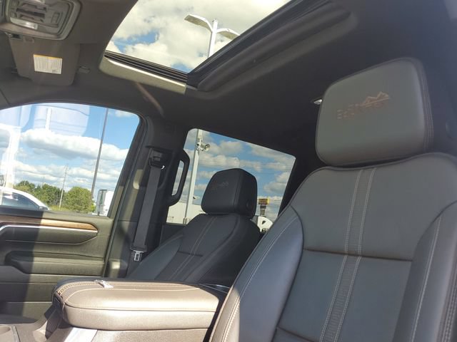 Used 2024 Chevrolet Silverado 3500 High Country w/ High Country Premium Package AWD/4WD image 19