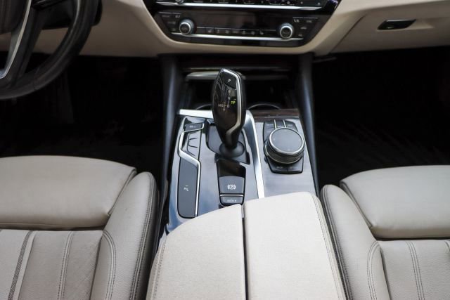 Used 2017 BMW 540i xDrive image 27