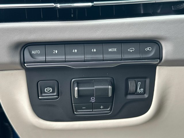 Used 2026 Cadillac Escalade ESV Platinum Sport w/ LPO, ONYX Package AWD/4WD image 11