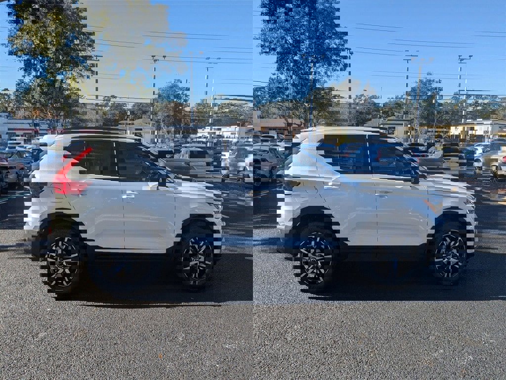 New 2026 Volvo XC40 B4 Core image 9
