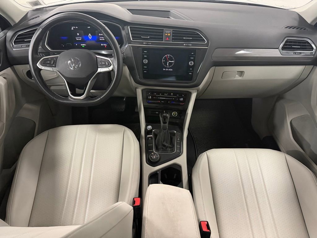 Used 2022 Volkswagen Tiguan SE w/ Panoramic Sunroof Package AWD/4WD image 15