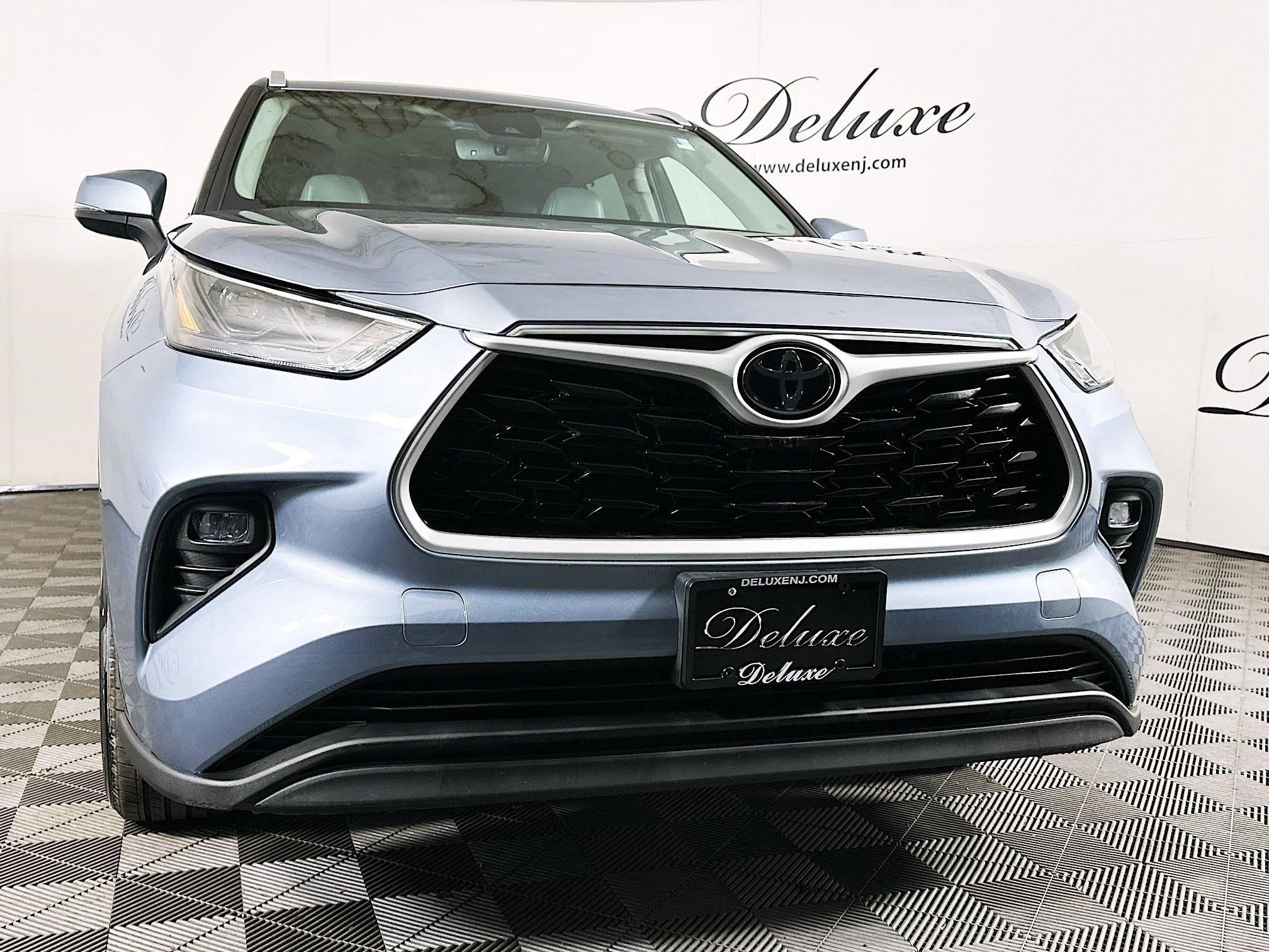 Used 2022 Toyota Highlander XLE AWD/4WD image 33
