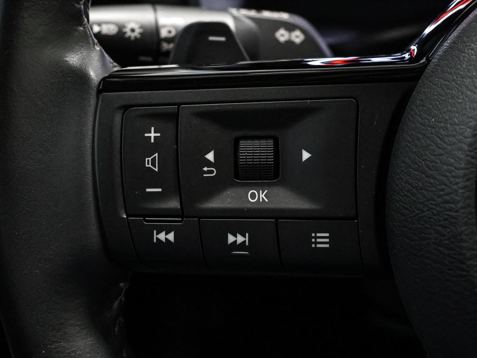 Used 2023 Nissan Rogue Platinum w/ Platinum Premium Package AWD/4WD image 35