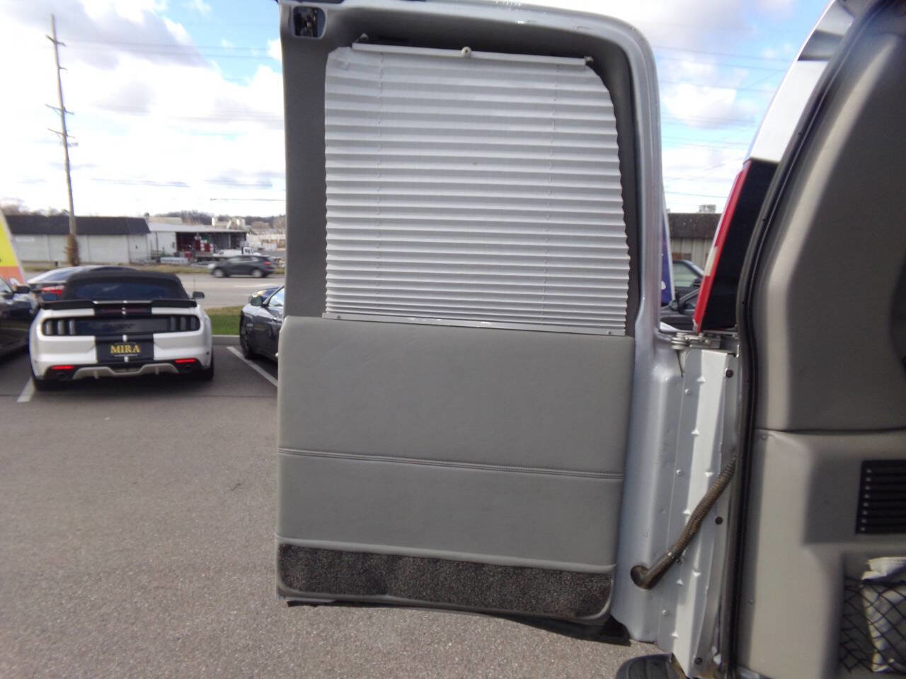 Used 2010 GMC Savana 1500 w/ Preferred Equipment Group image 26