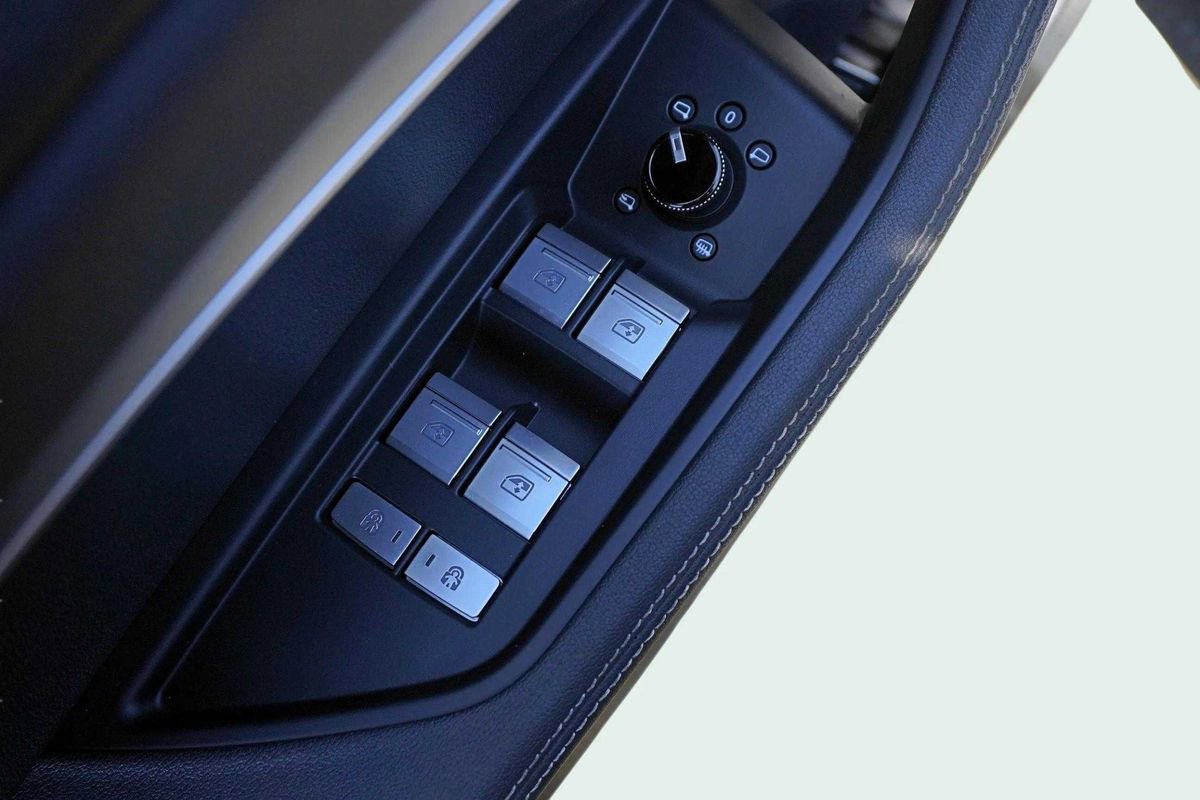 Used 2020 Audi e-tron Premium Plus image 14