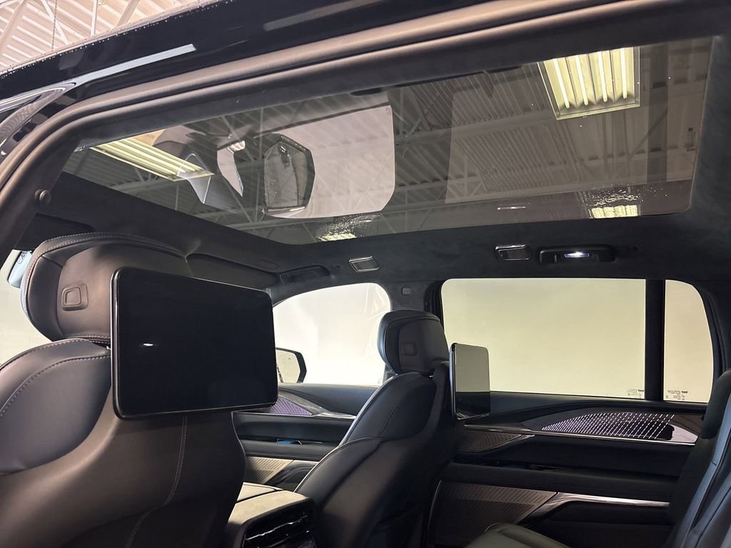 New 2025 Cadillac Escalade IQ Sport 2 w/ LPO, ONYX Package image 31
