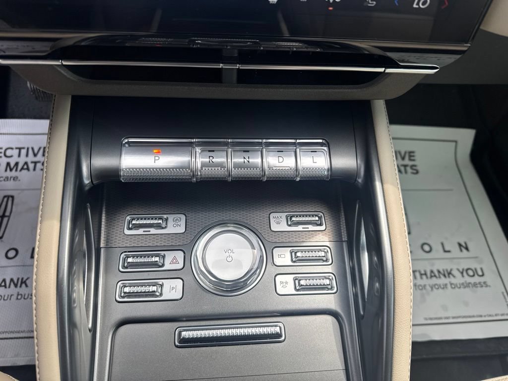 Used 2025 Lincoln Nautilus Premier AWD/4WD image 18