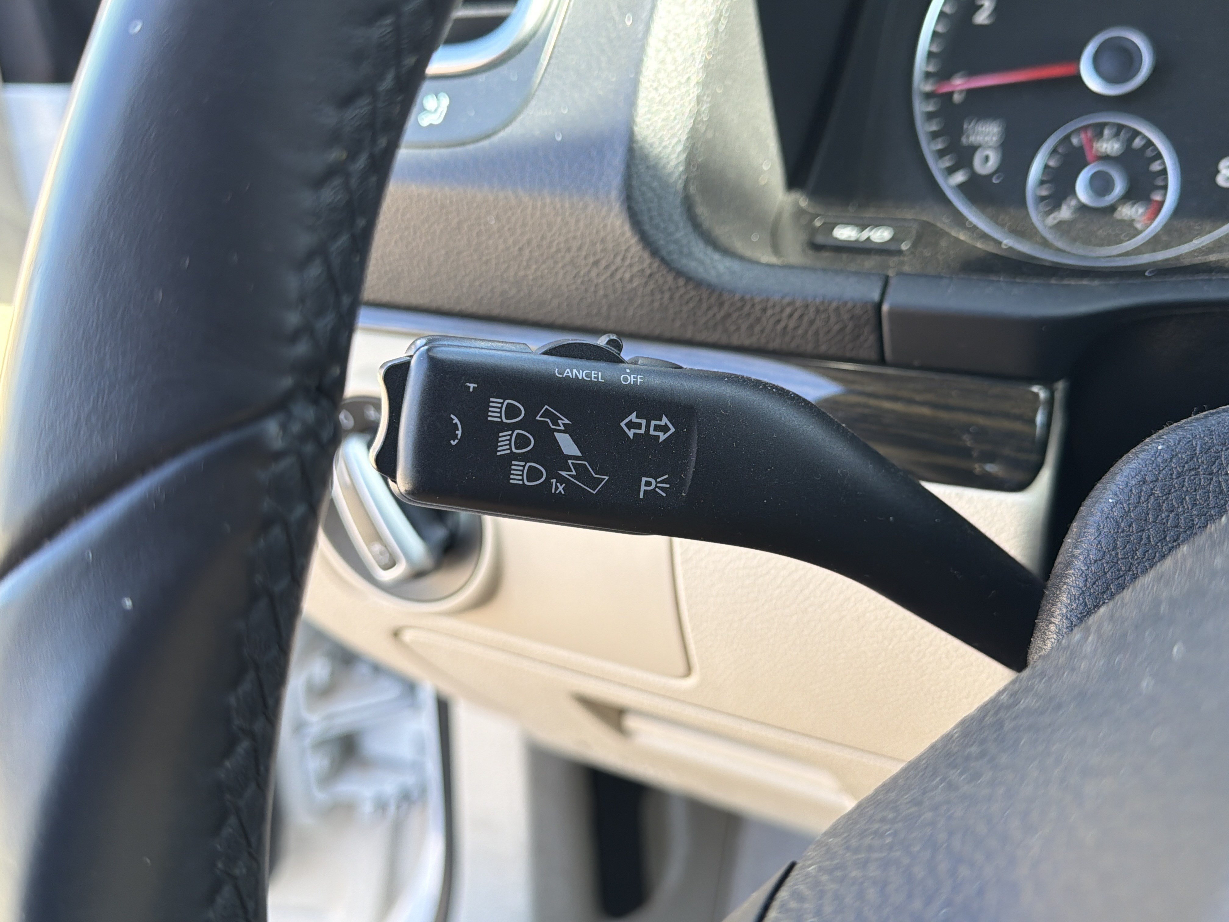 Used 2013 Volkswagen Eos Lux FWD image 15