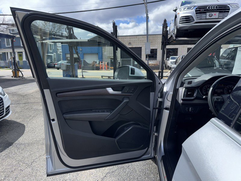 Used 2022 Audi Q5 2.0T Premium Plus w/ Premium Plus Package image 13