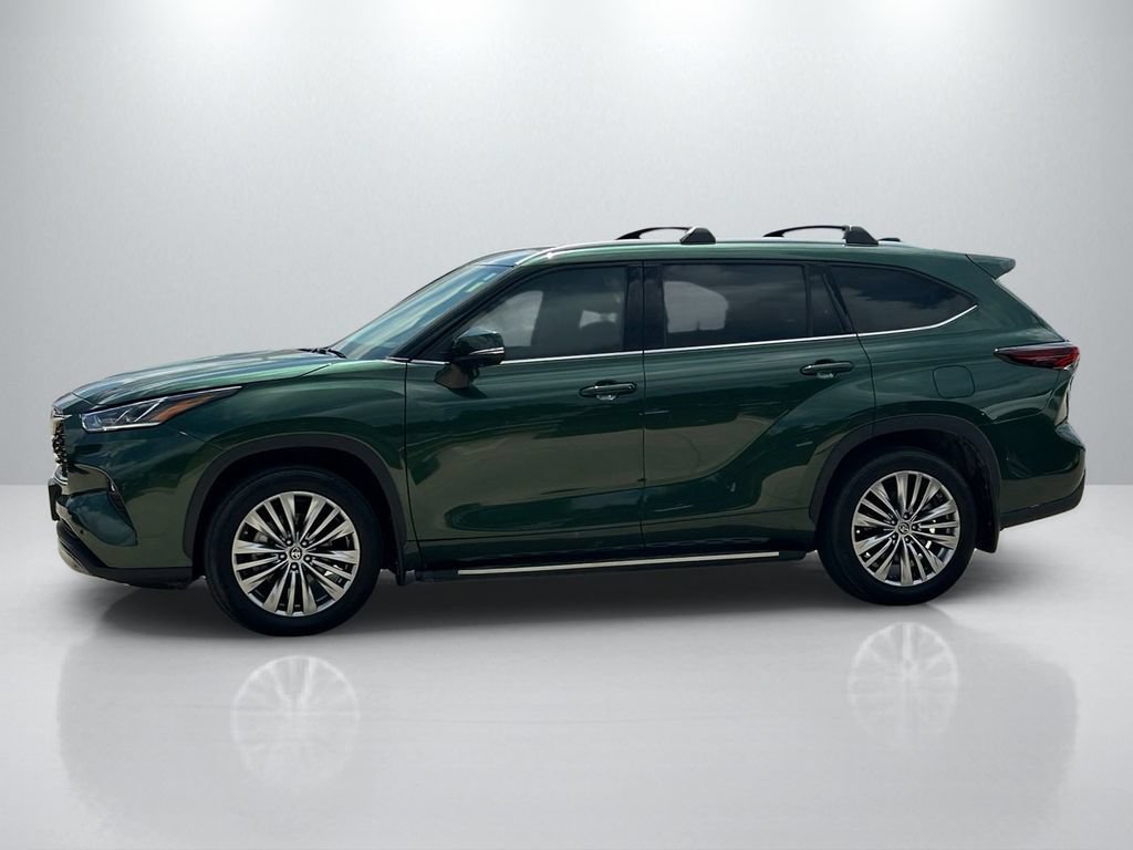 Certified 2024 Toyota Highlander Platinum FWD image 8
