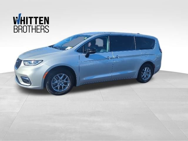 Used 2024 Chrysler Pacifica Touring-L video 1