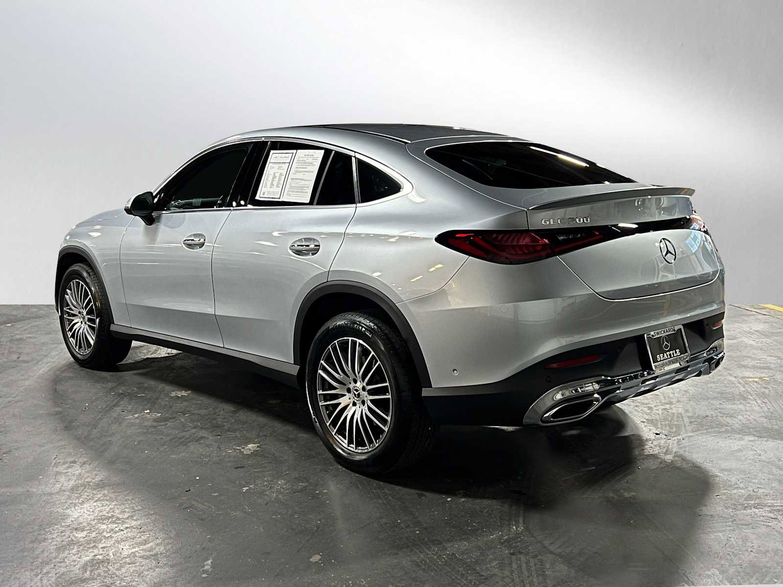 Certified 2025 Mercedes-Benz GLC 300 4MATIC image 5