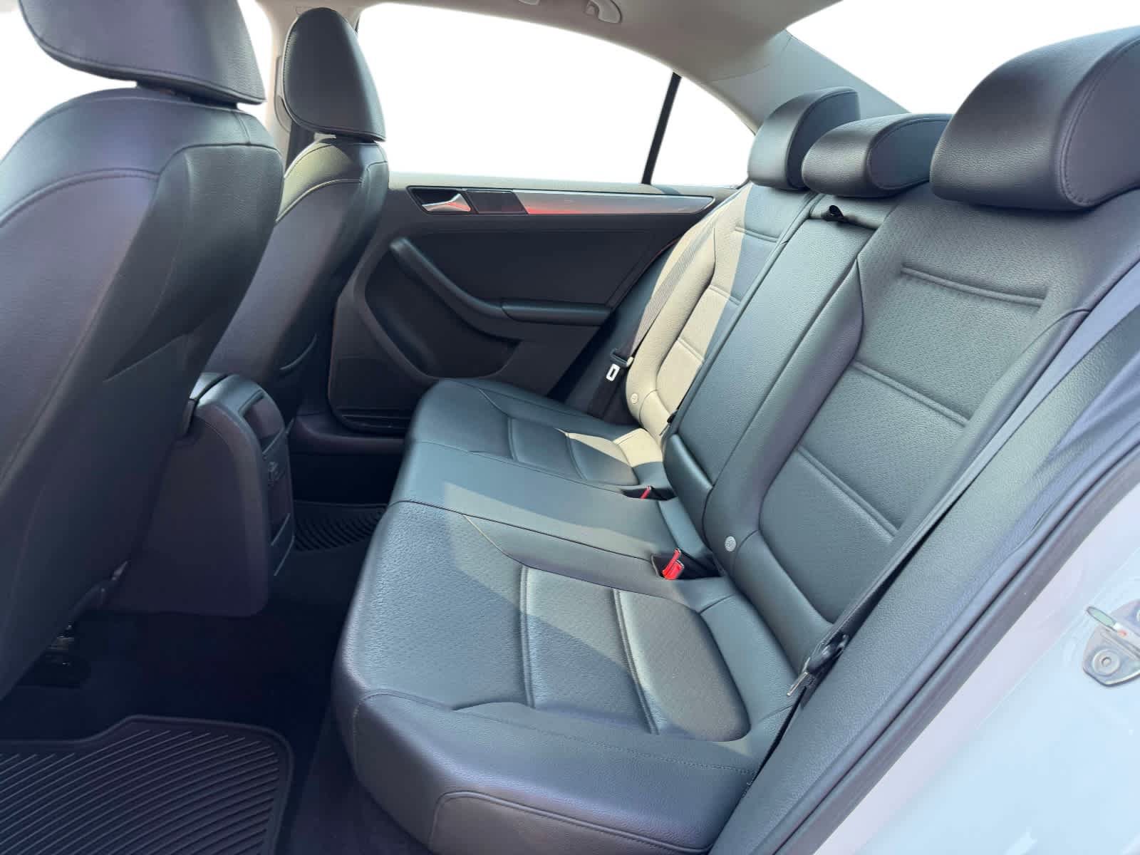 Used 2016 Volkswagen Jetta SE FWD image 13