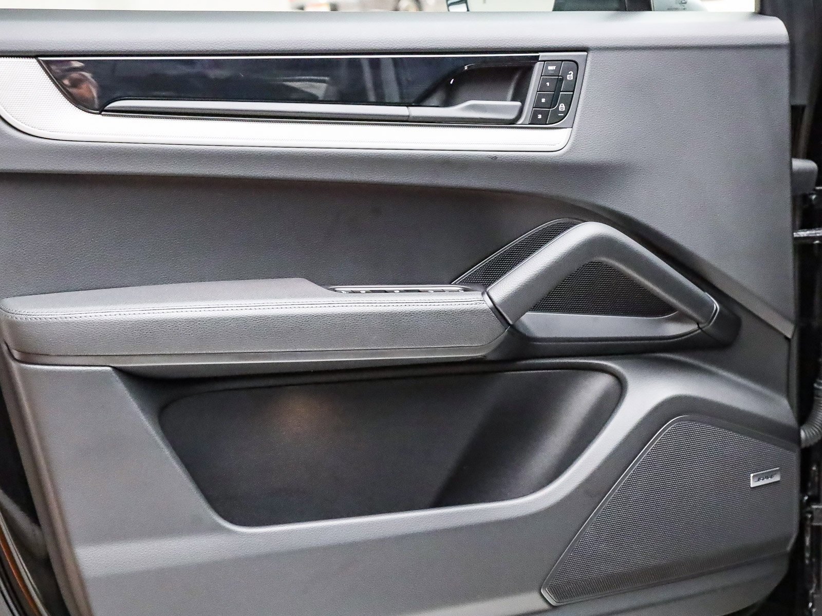 Used 2025 Porsche Cayenne image 22