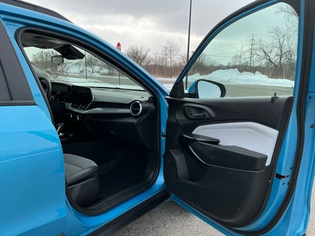 Used 2025 Chevrolet Trax LT w/ Driver Confidence Package image 17