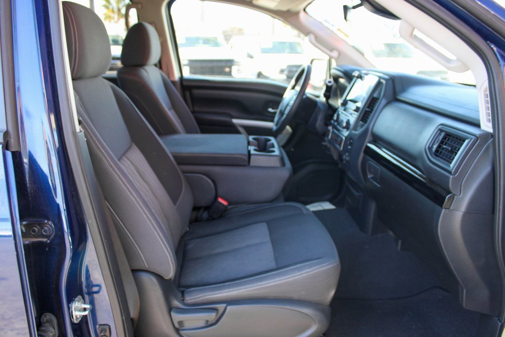 Used 2022 Nissan Titan SV image 37