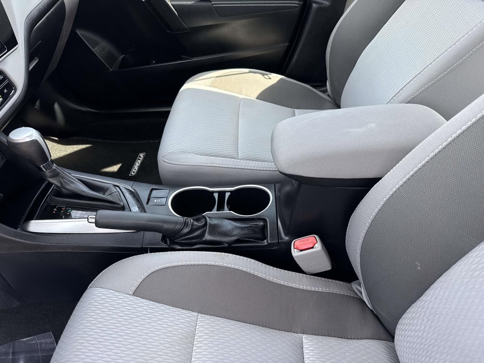 Used 2017 Toyota Corolla LE w/ Carpet Mat Package (TMS) FWD image 19