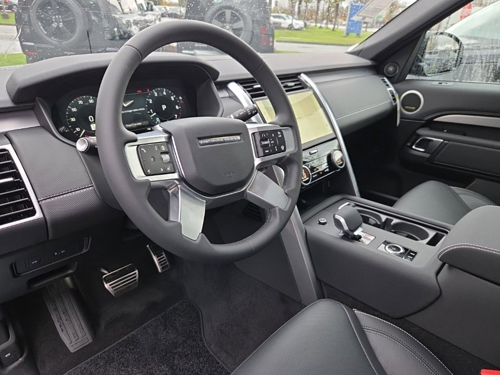New 2026 Land Rover Discovery Limited Edition image 12