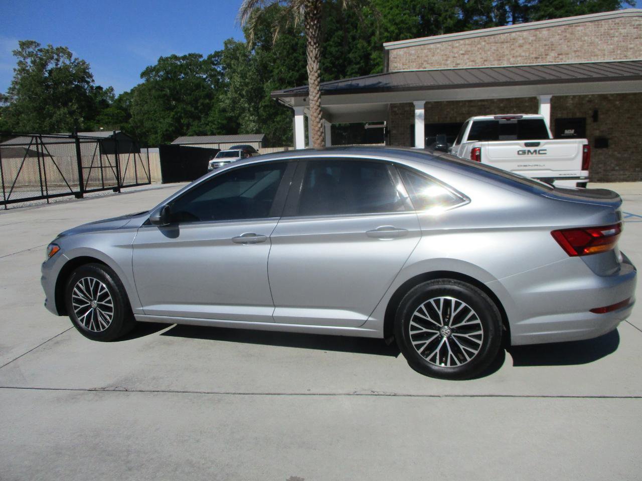 Used 2019 Volkswagen Jetta SE image 18