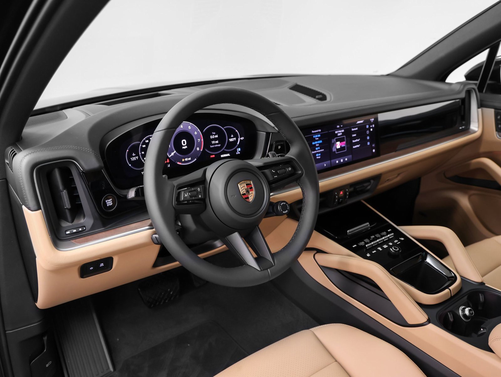 Used 2025 Porsche Cayenne image 4