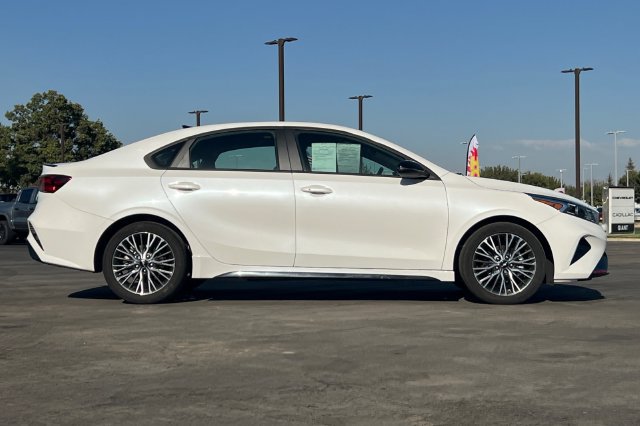 Used 2024 Kia Forte GT-Line w/ GT-Line Premium Package FWD image 3