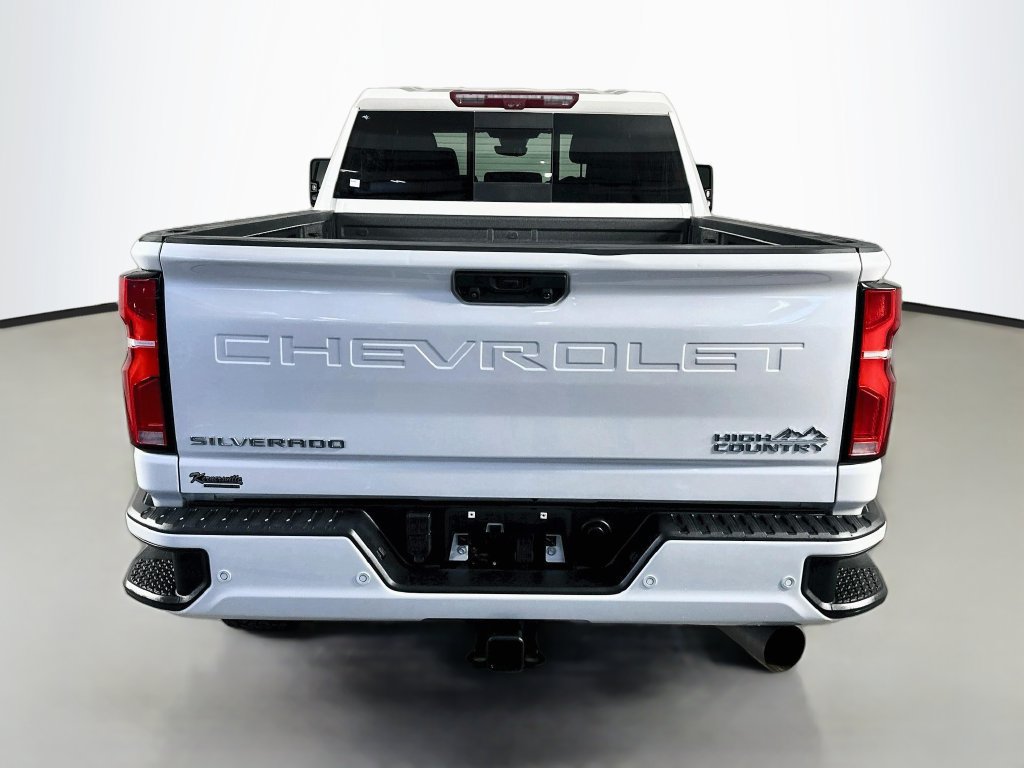 Used 2024 Chevrolet Silverado 2500 High Country w/ High Country Premium Package AWD/4WD image 6