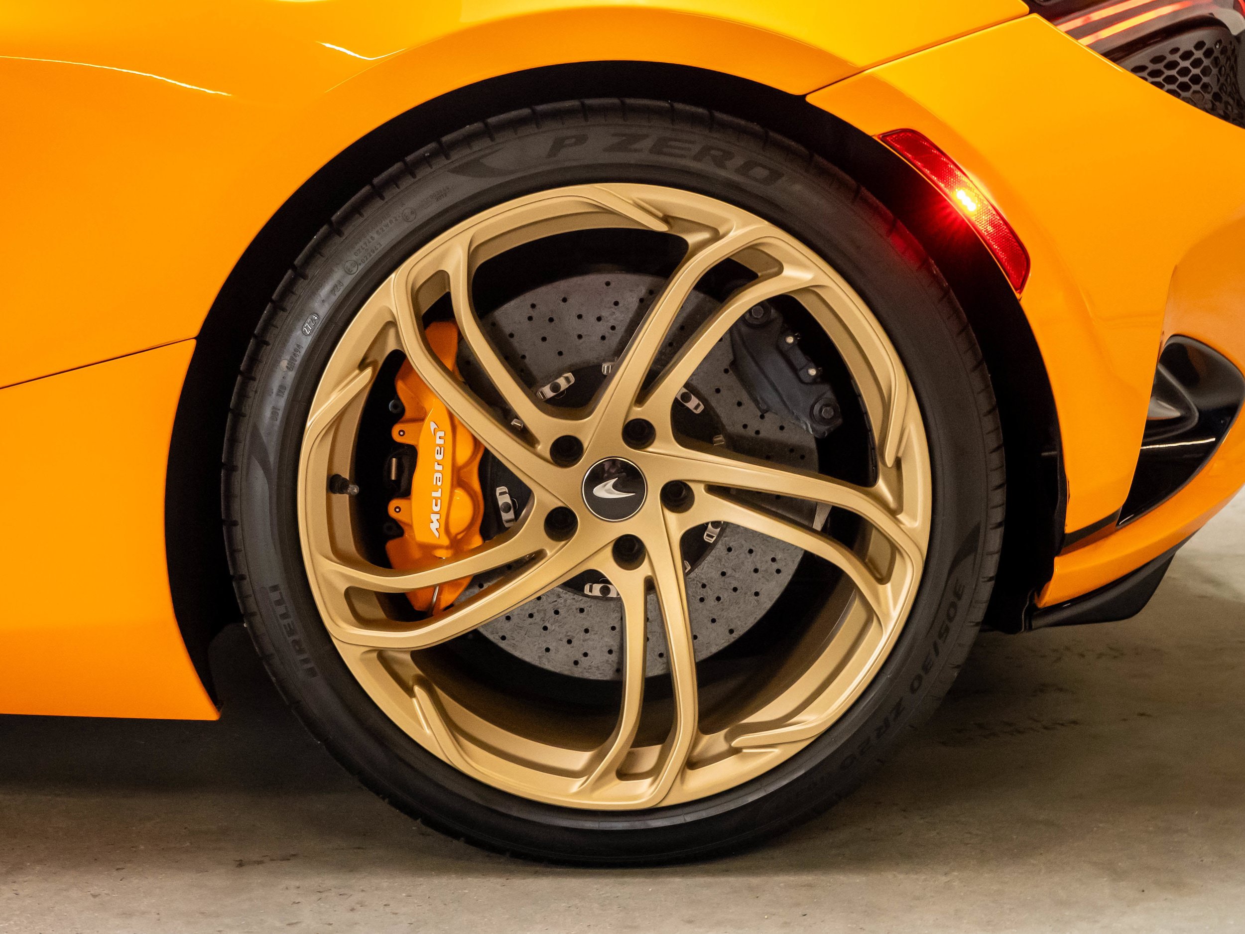 Used 2025 McLaren 750S Spider RWD image 19