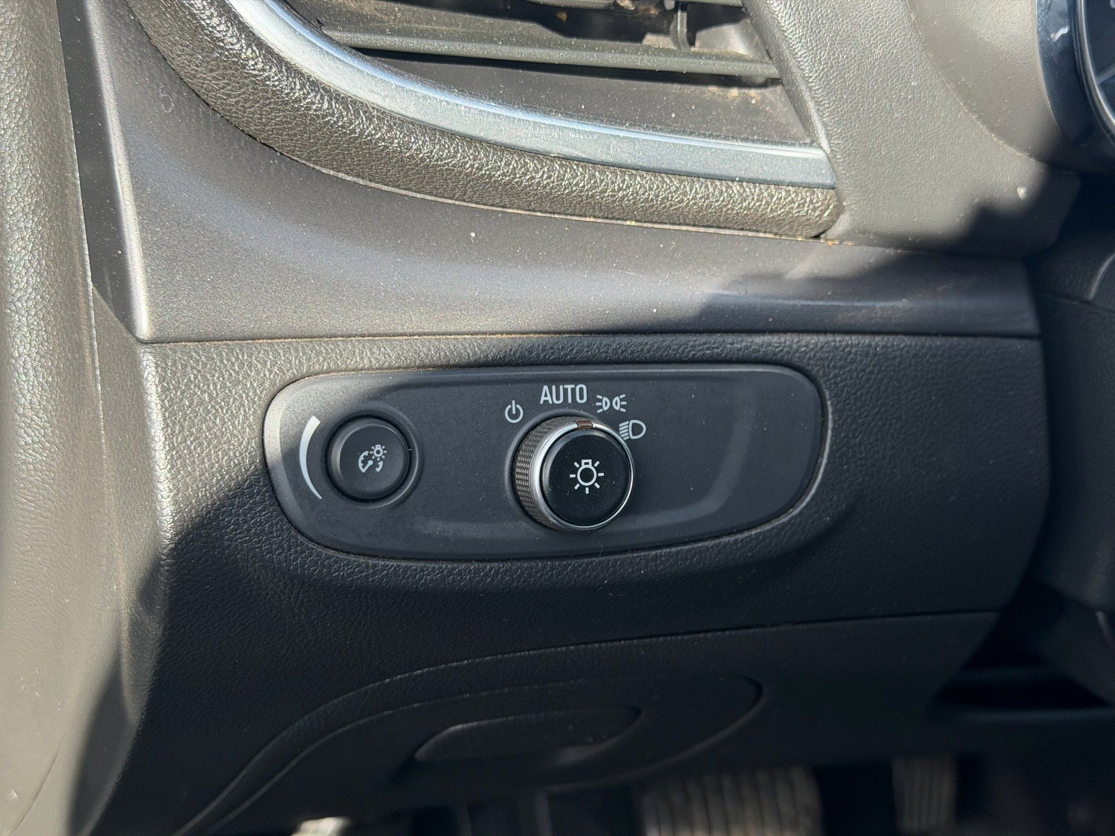 Used 2020 Buick Encore Preferred w/ Safety Package image 7