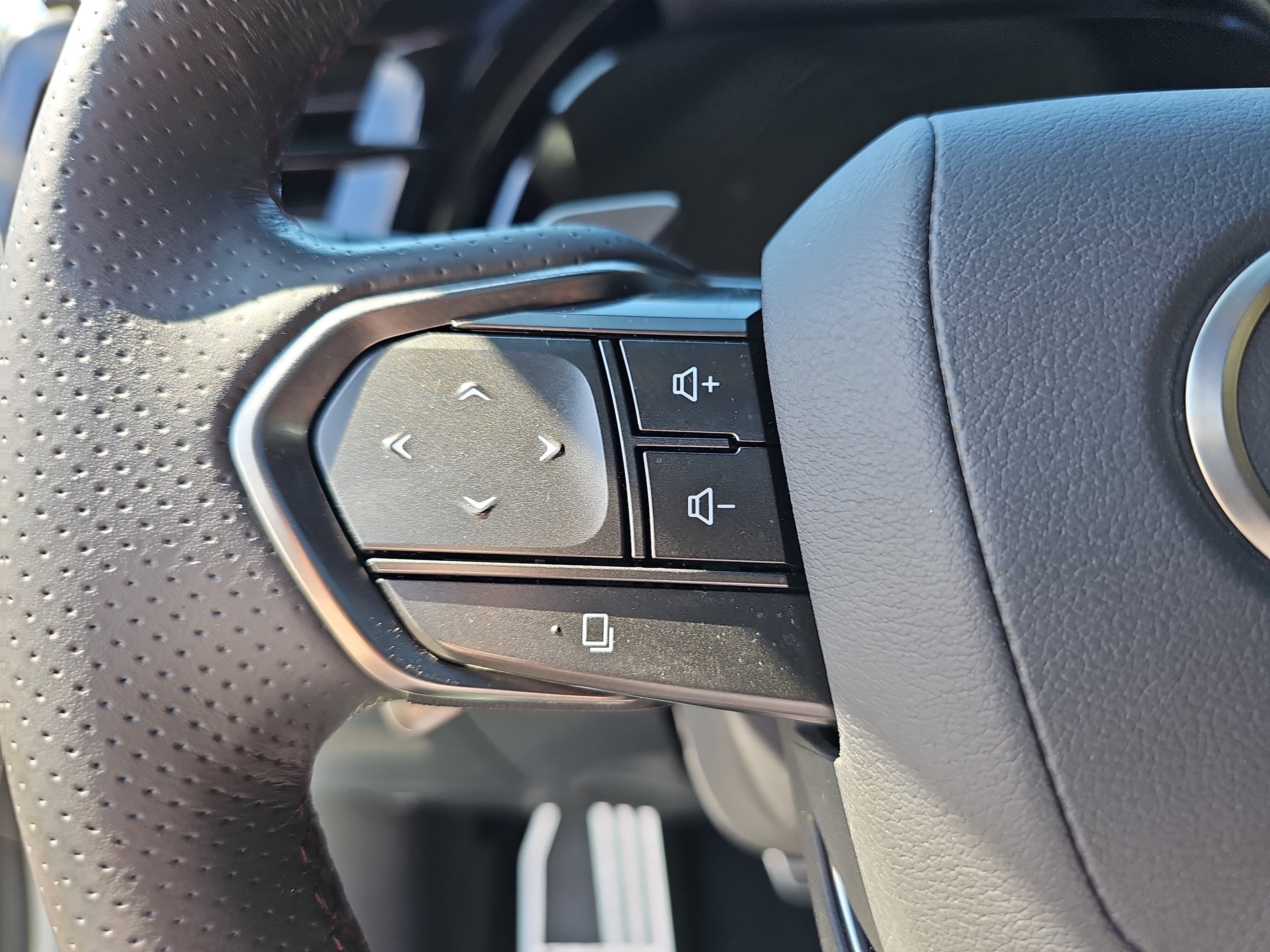 Used 2023 Lexus RX 500h F Sport w/ Accessory Package (Z1) image 18