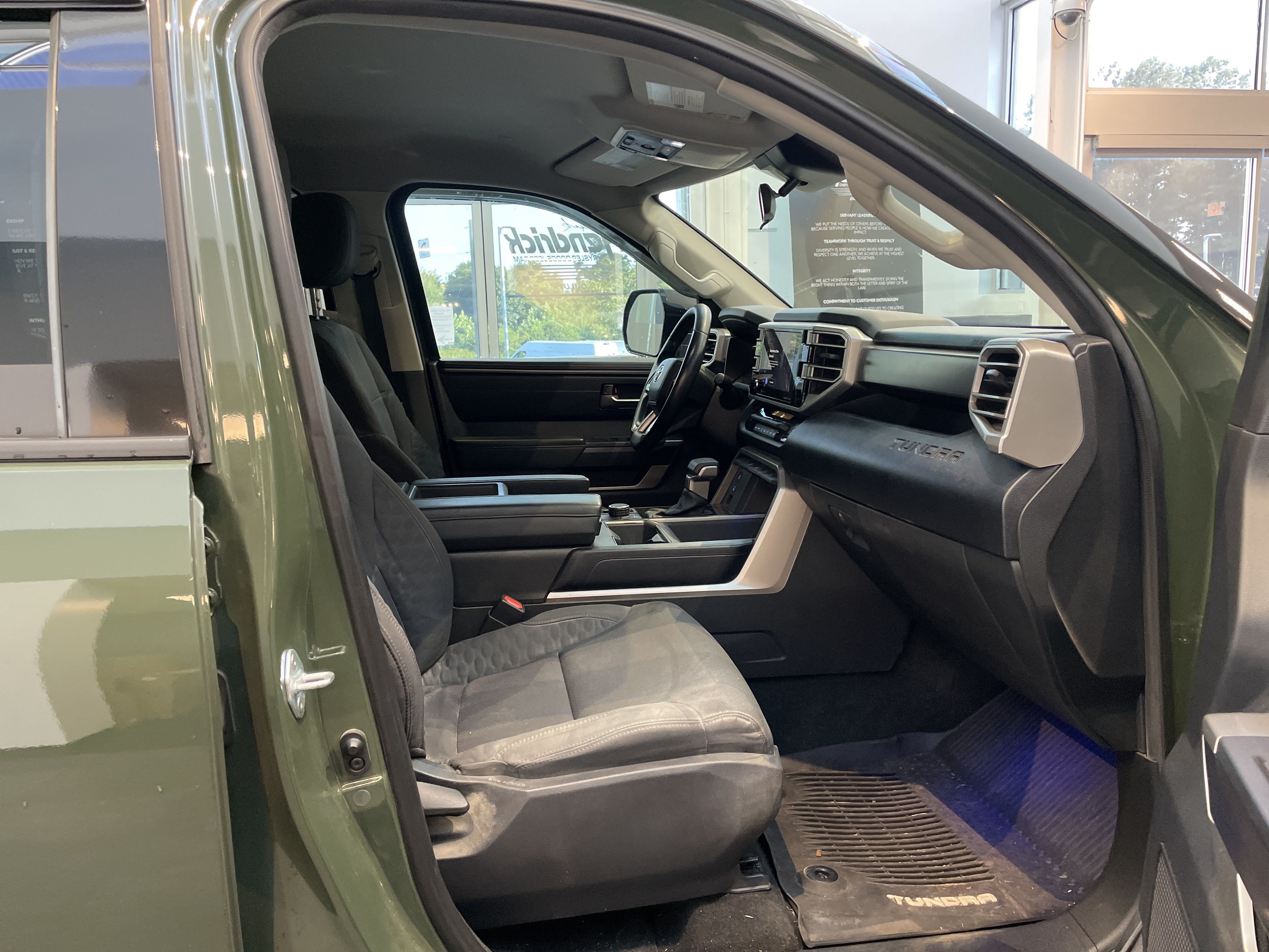 Used 2023 Toyota Tundra SR5 w/ SR5 Convenience Package AWD/4WD image 32