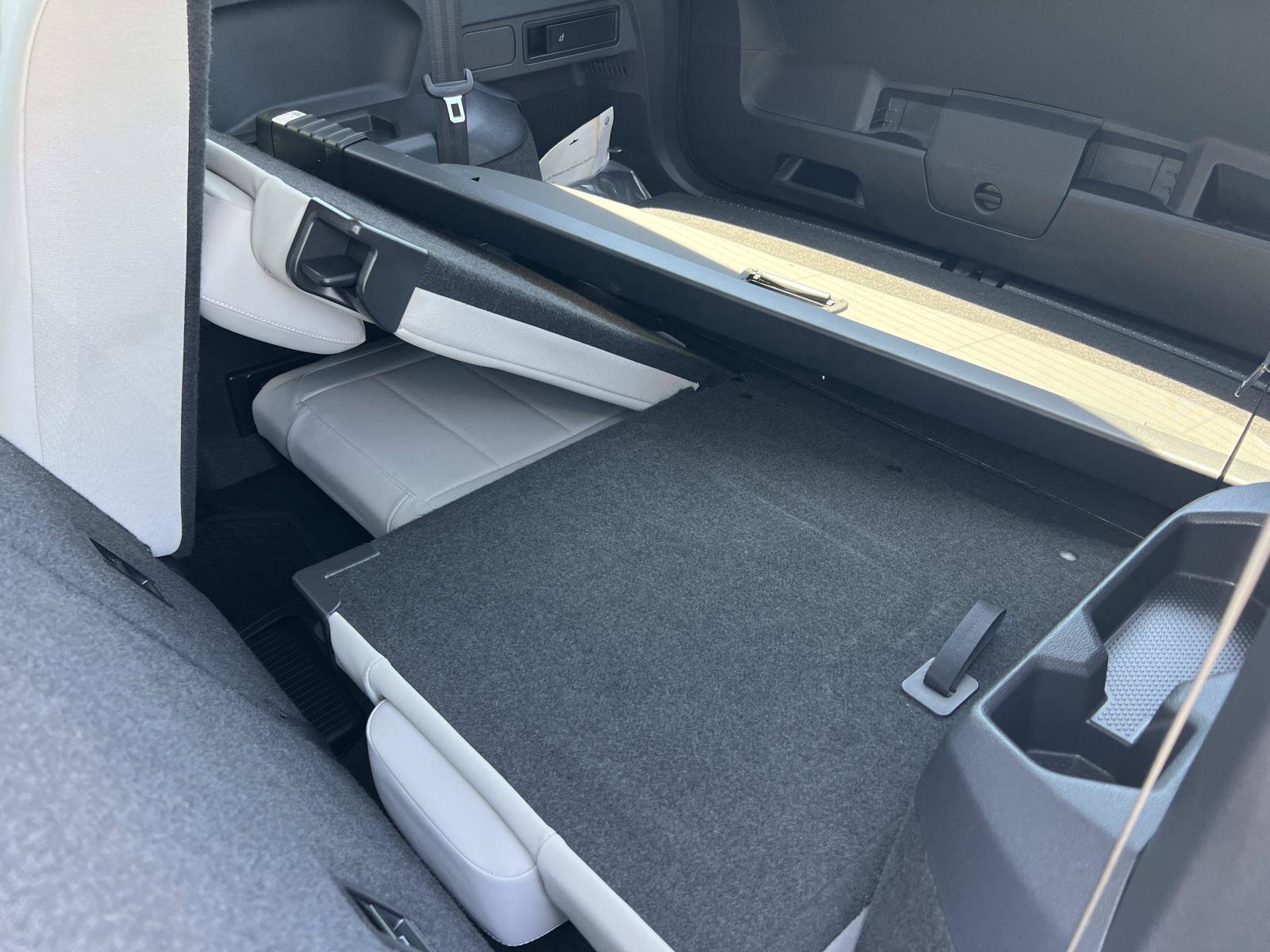 Used 2019 Volkswagen Tiguan SE w/ Panoramic Sunroof Package FWD image 24