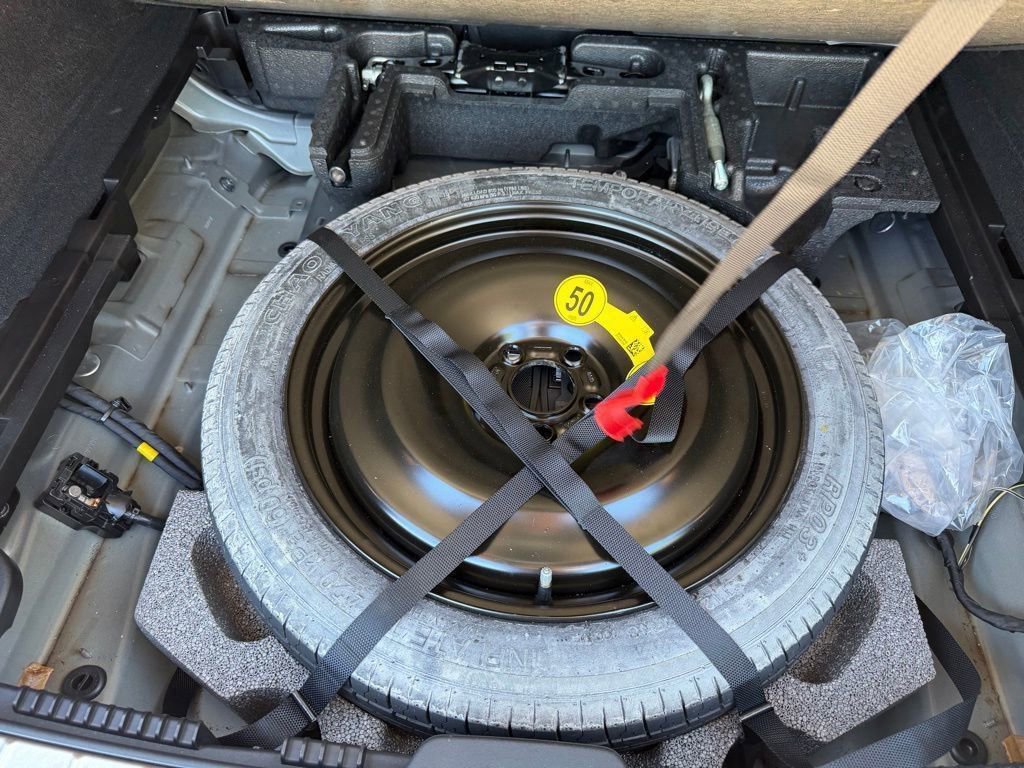 Used 2020 Volvo XC60 T5 Momentum image 40