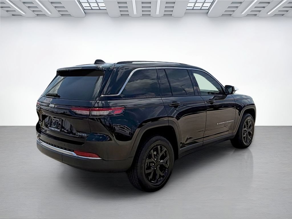 Used 2022 Jeep Grand Cherokee Limited AWD/4WD image 3