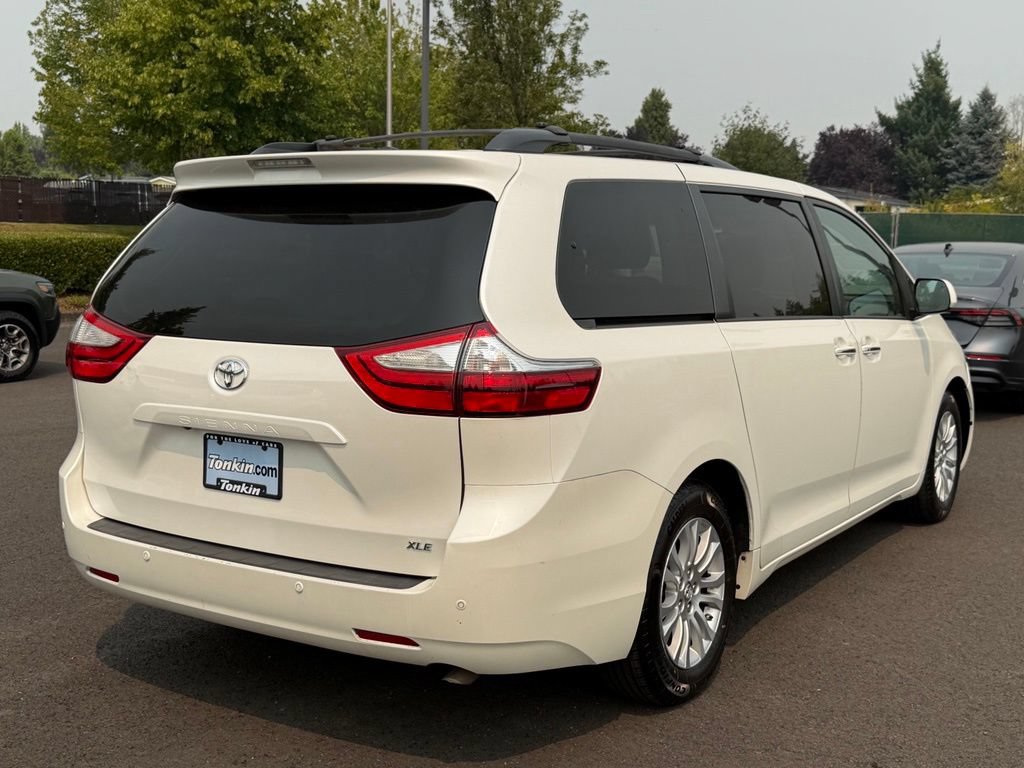 Used 2015 Toyota Sienna XLE w/ XLE Navigation Package FWD image 8