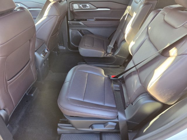 New 2026 Ford Explorer Platinum RWD image 7