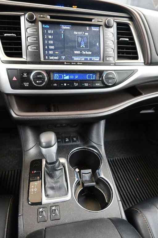 Used 2018 Toyota Highlander XLE AWD/4WD image 29
