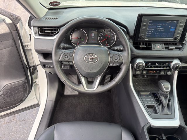Used 2022 Toyota RAV4 XLE Premium AWD/4WD image 15