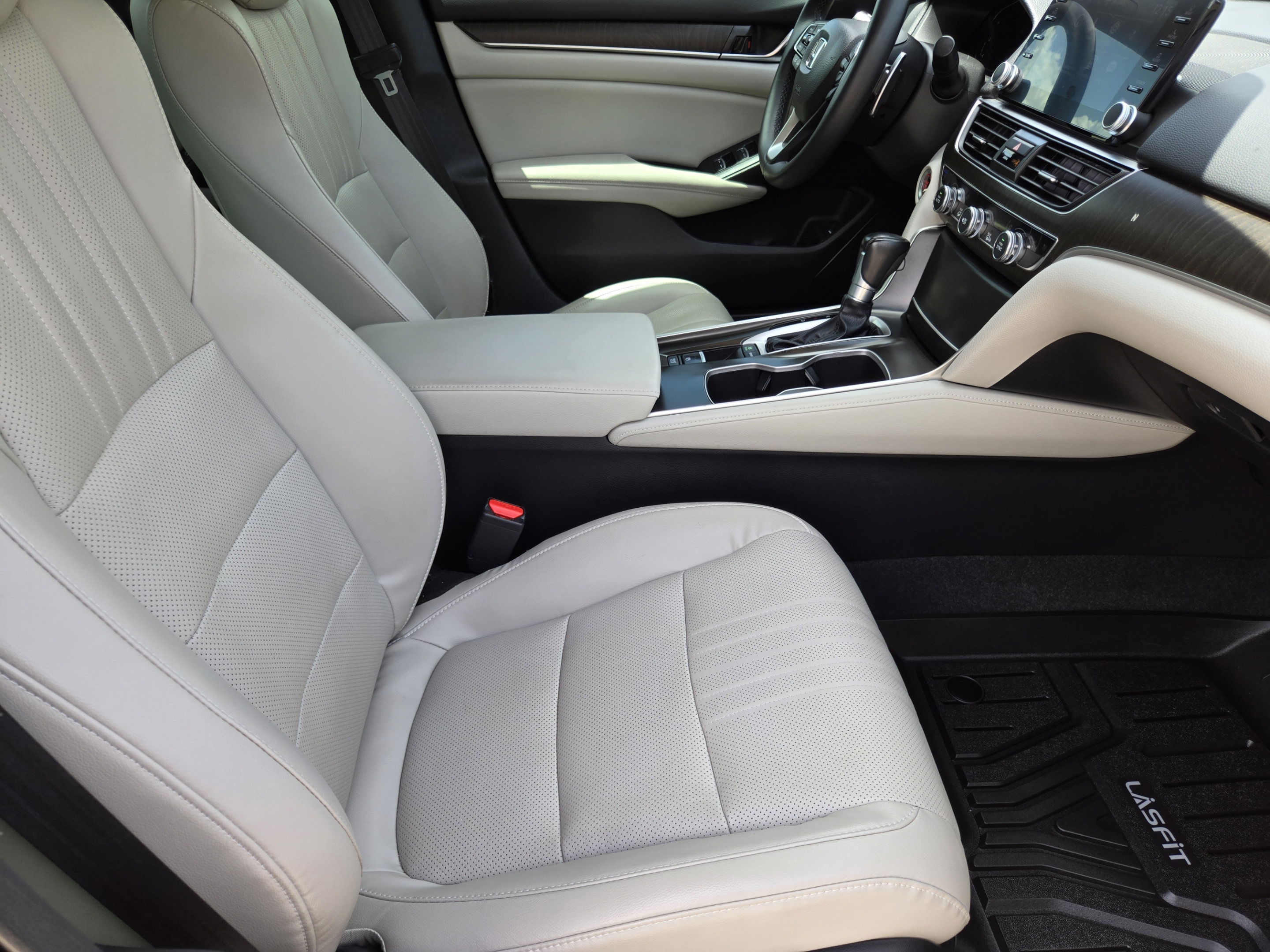 Used 2018 Honda Accord Touring image 10