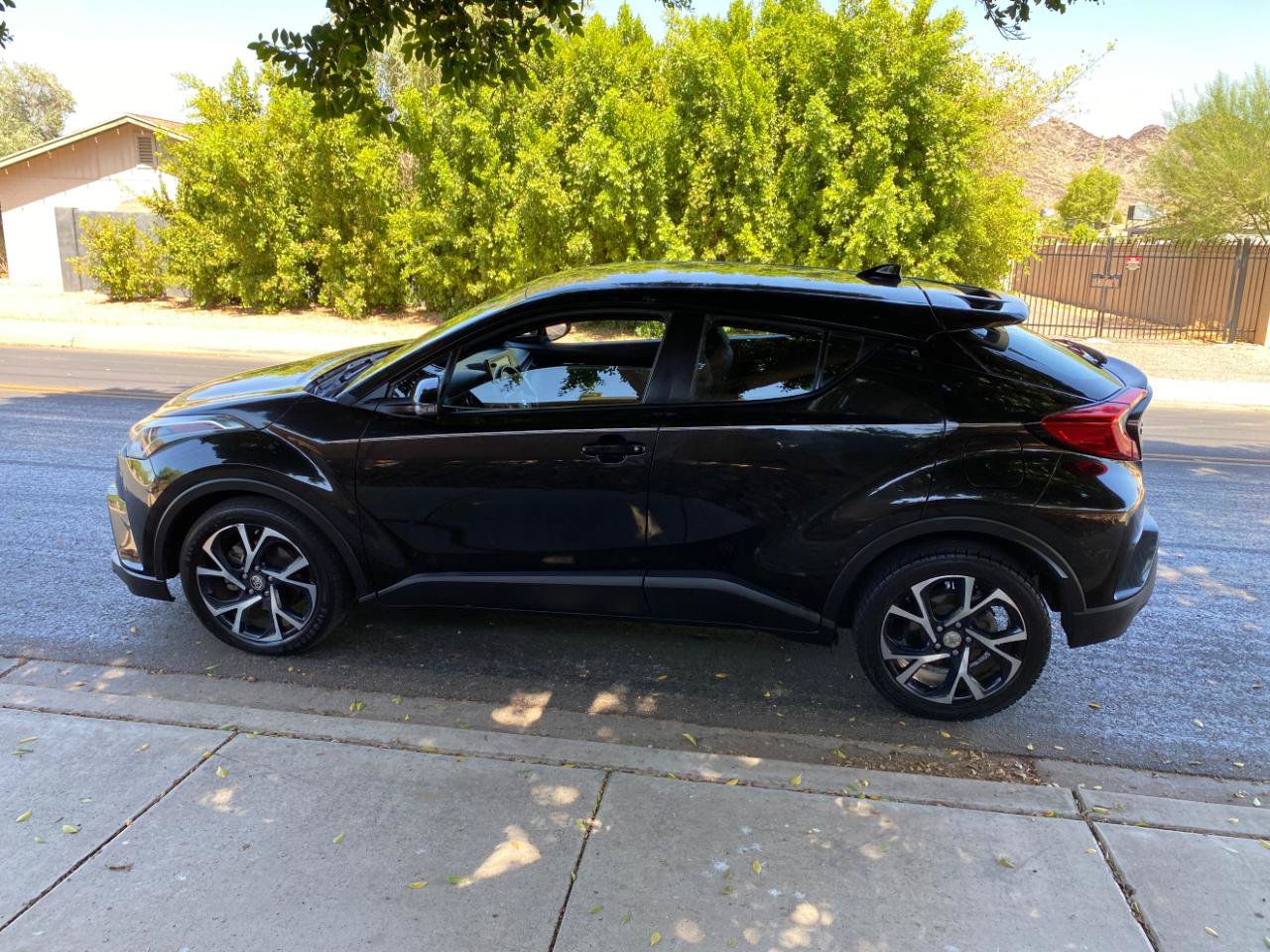Used 2018 Toyota C-HR XLE FWD image 16